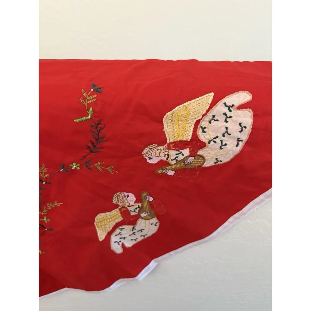 TREE SKIRT Vintage Hand Made 3-D Beautiful Christmas Tree‎ Embroidery Angels red
